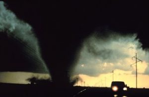 Het gevaar op een fietsreis - Spookbeelden - tornado