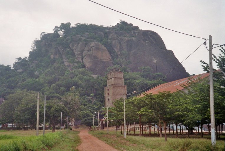 Katholieke kerk voor rotsformatie in Dassa-Zoumé, Benin