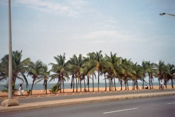 Van Aného naar Lomé - Weggegoocheld - strand Lomé